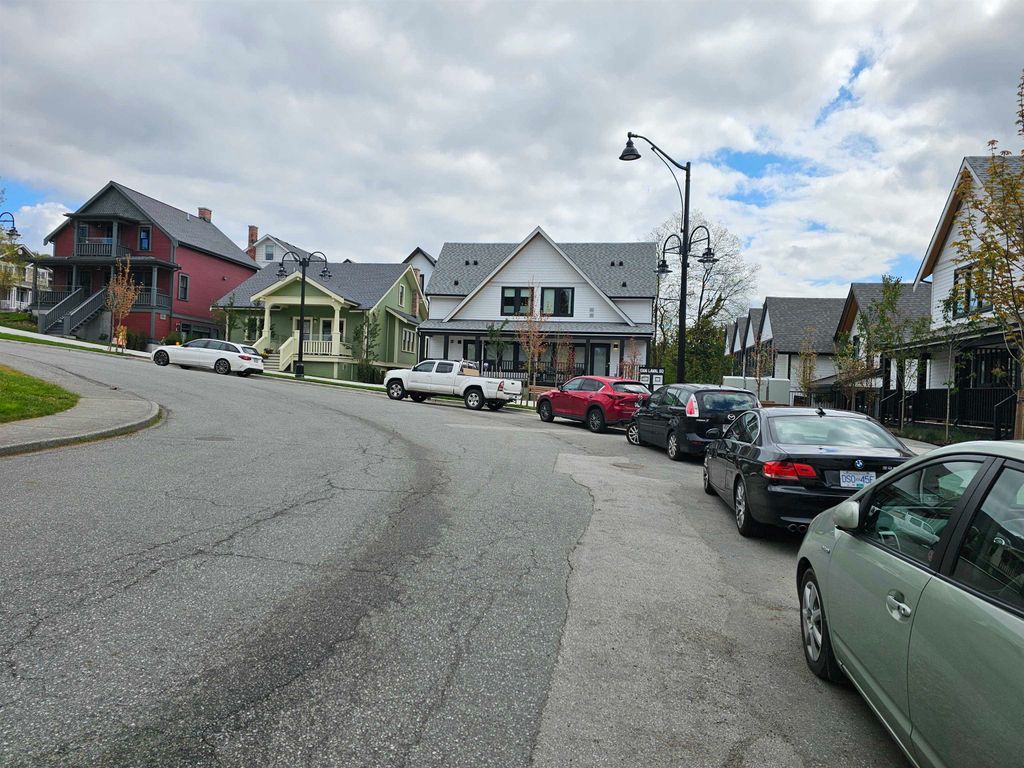 listing image 1101590362636383235