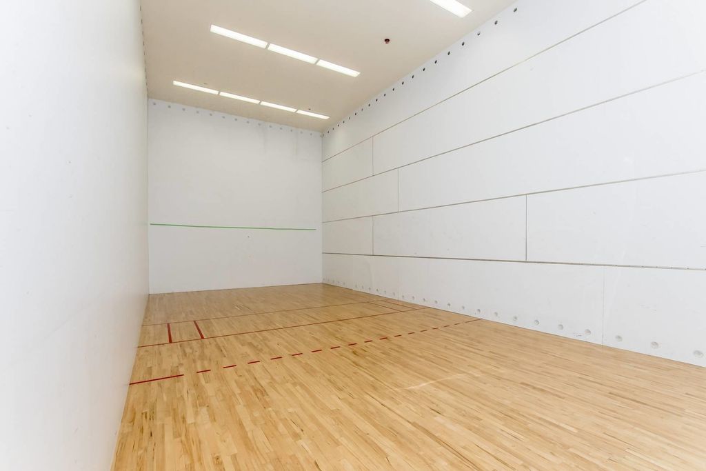 listing image 1109718731490792813