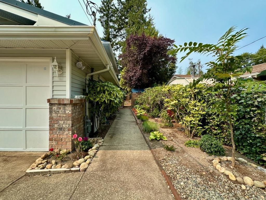 listing image 1101941913348813557