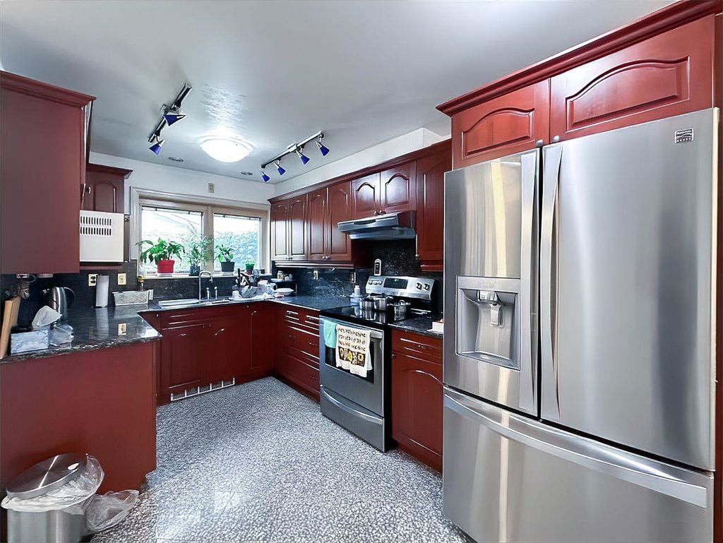 listing image 1106080311576824314