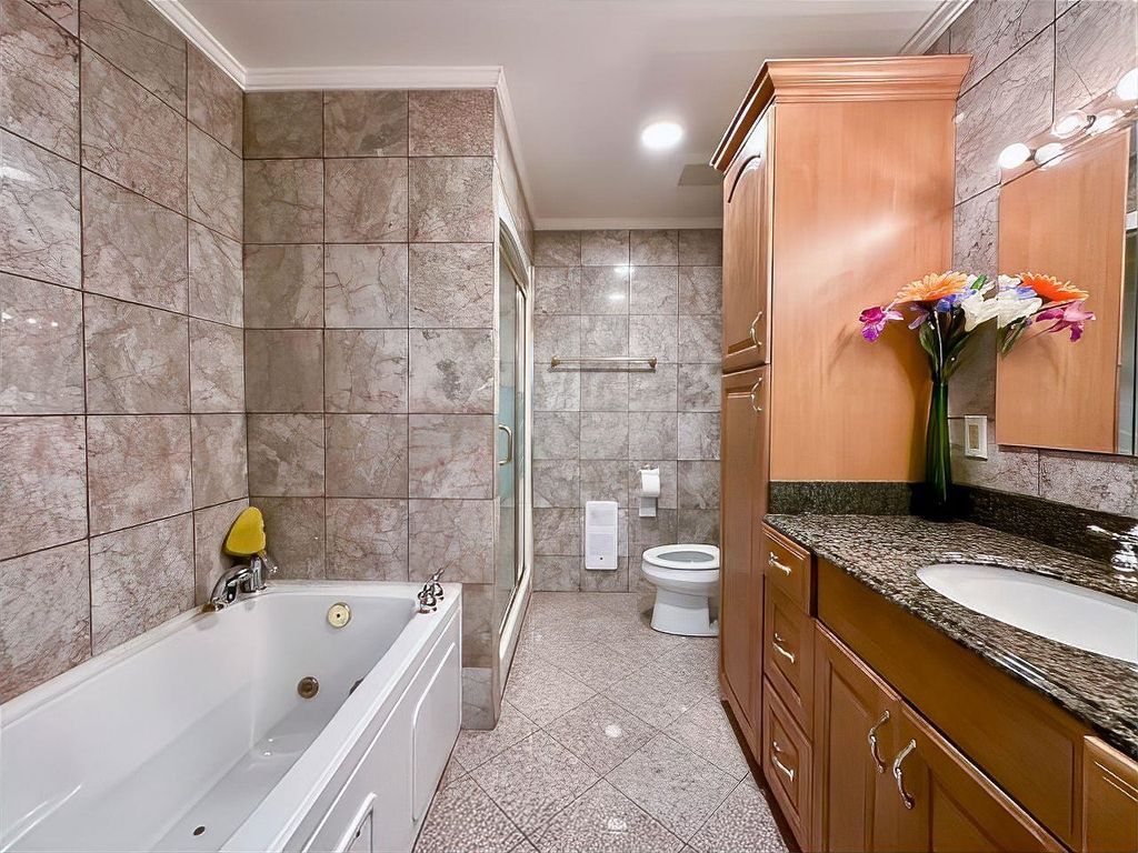 listing image 1101034766332870993