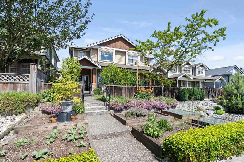 326 E 4th Street North Vancouver Condo for Sale in North