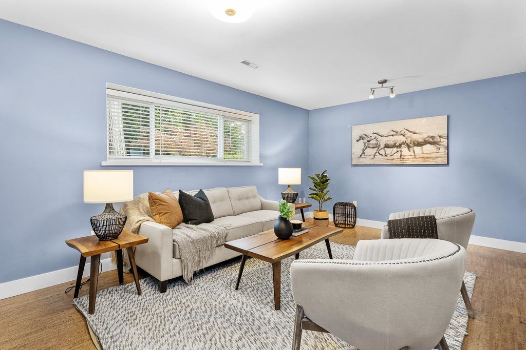 listing image 1109775915720959061