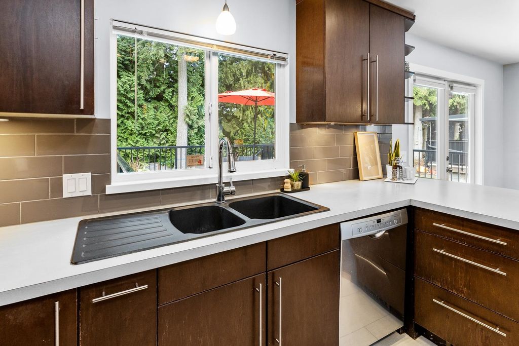 listing image 1103724100076147843