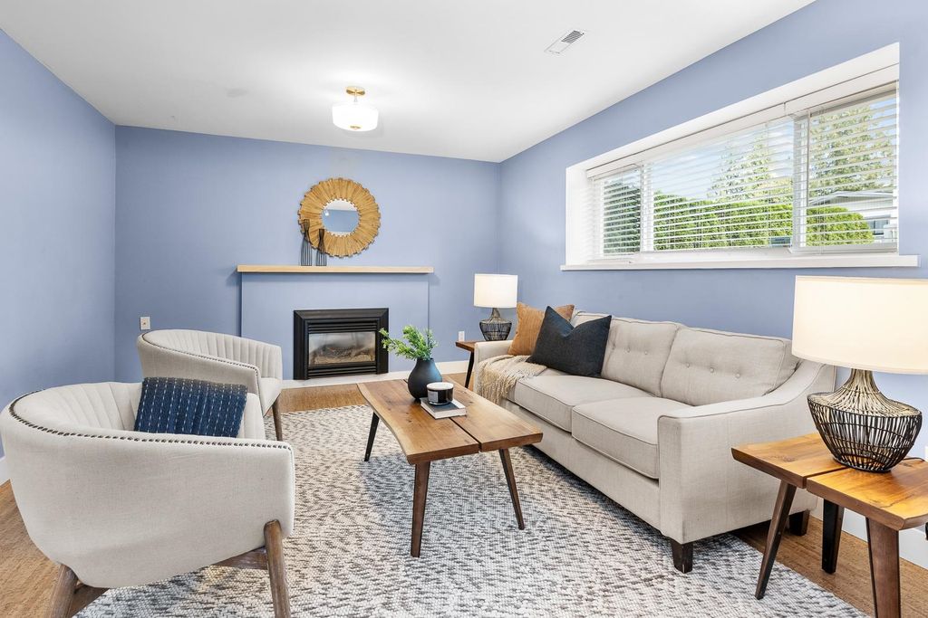 listing image 1109855588103276413