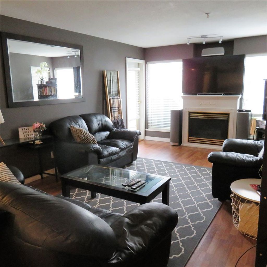 listing image 1103437483695948162