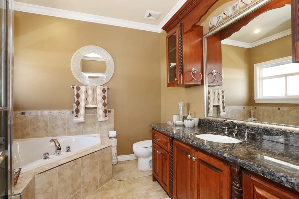 listing image 1106687203727692352