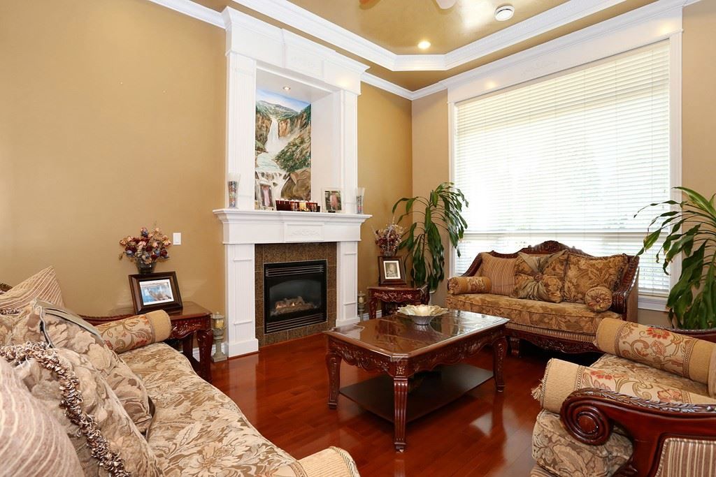 listing image 1102374080400461969
