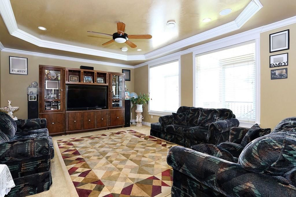 listing image 1100875111137287193
