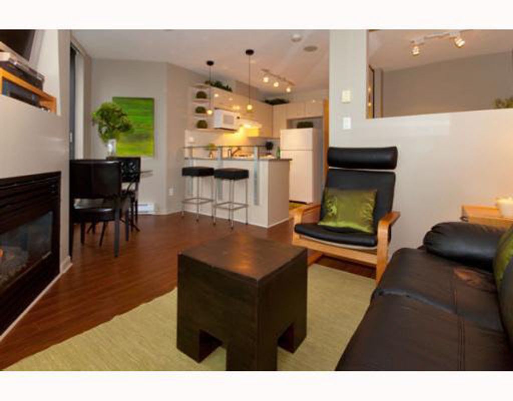 listing image 1102798761592090559