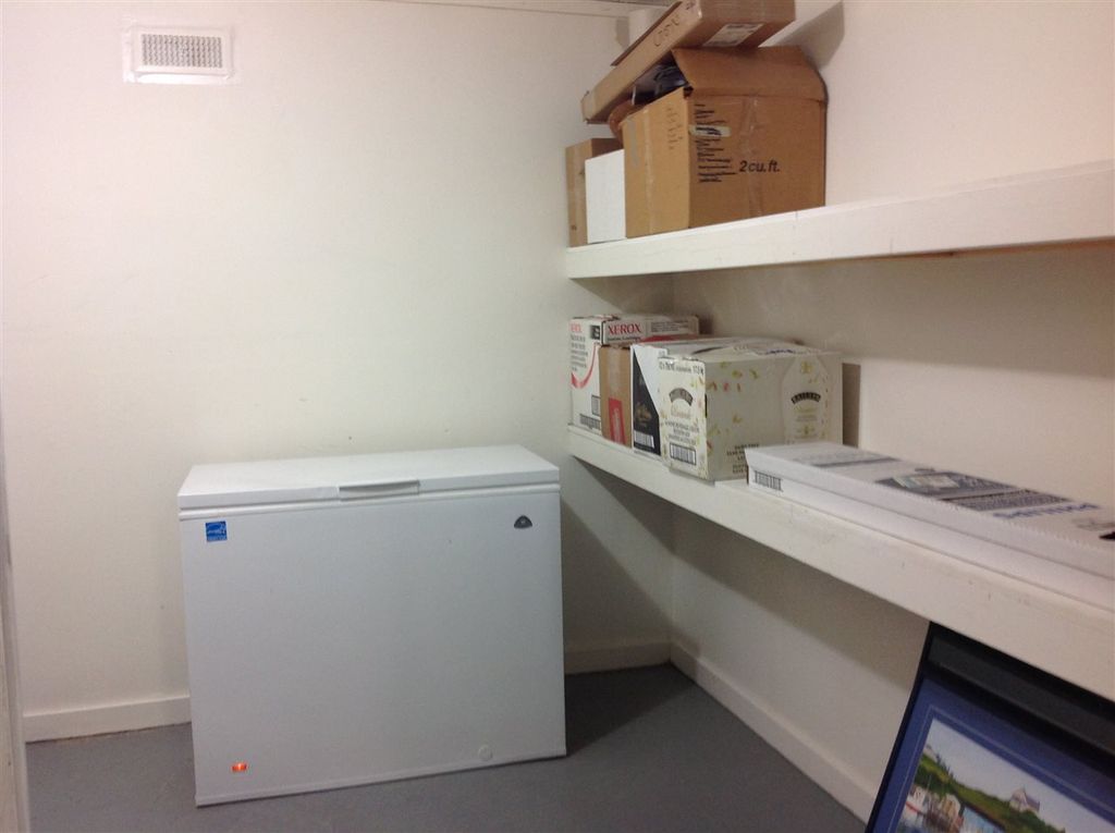 listing image 1104659775358221907