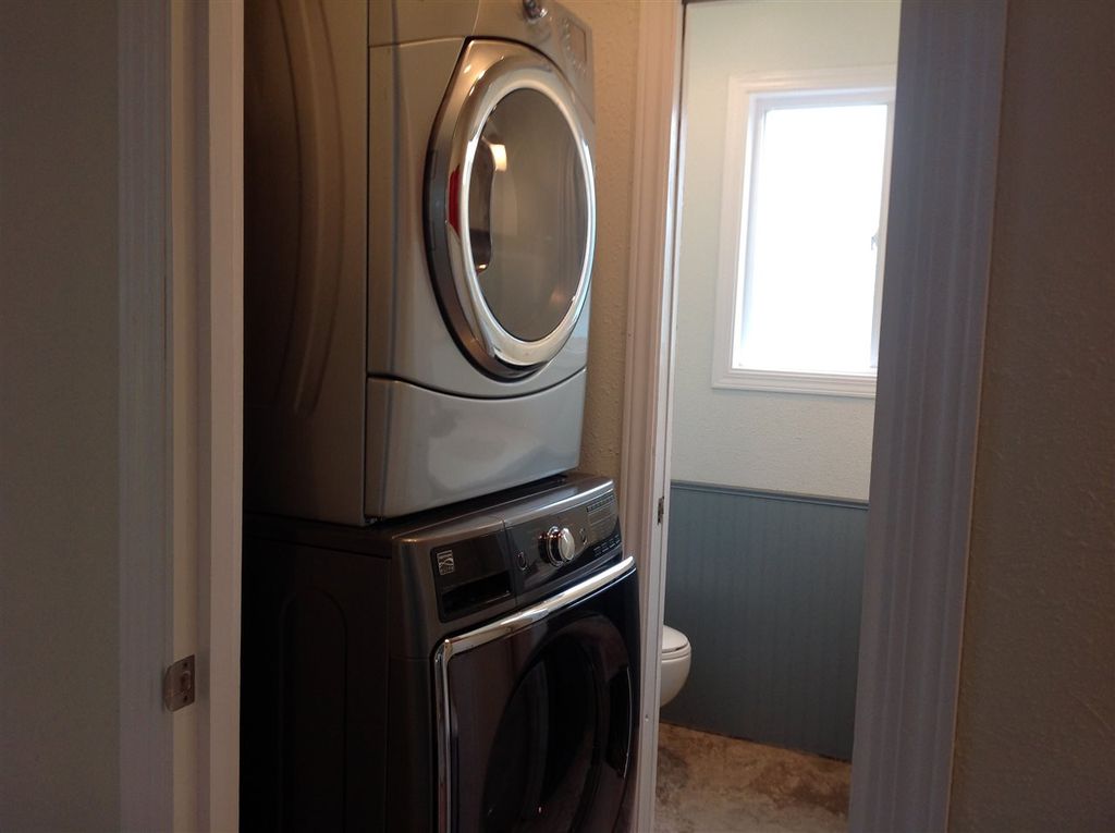 listing image 1101831642913725441