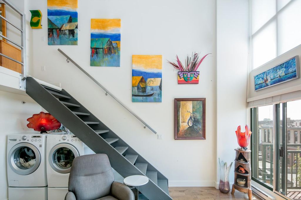 listing image 1109021313373065689