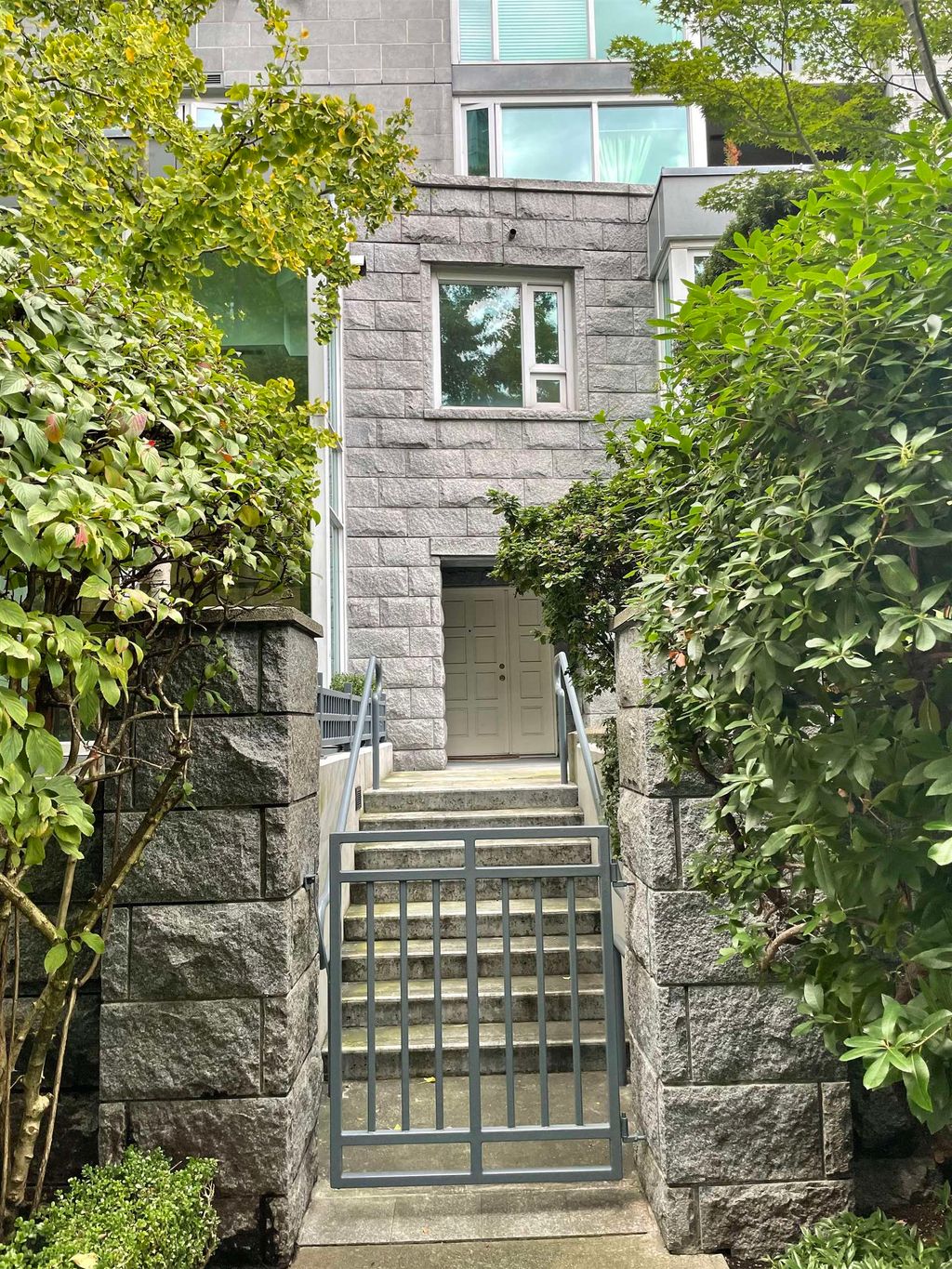 listing image 1107358841643442096