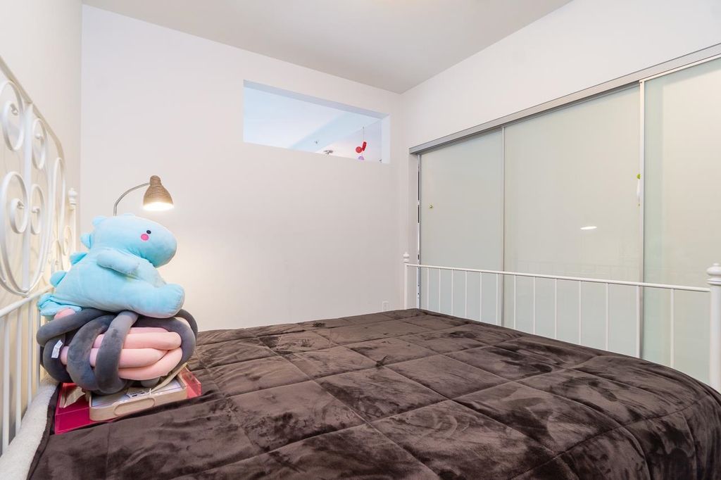 listing image 1106145112289961855