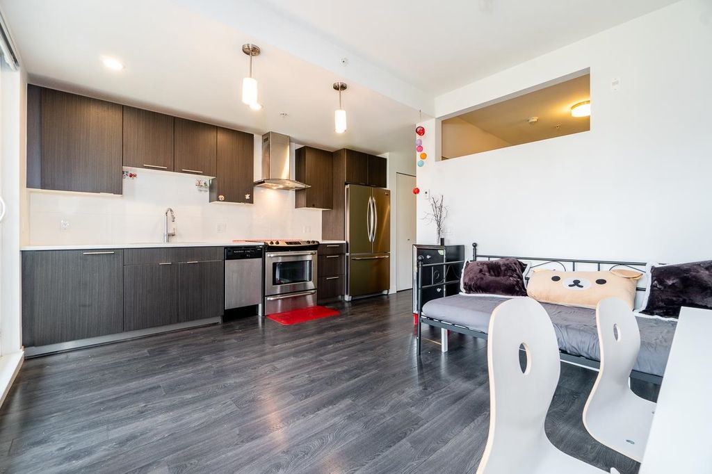 listing image 1105340973678391428