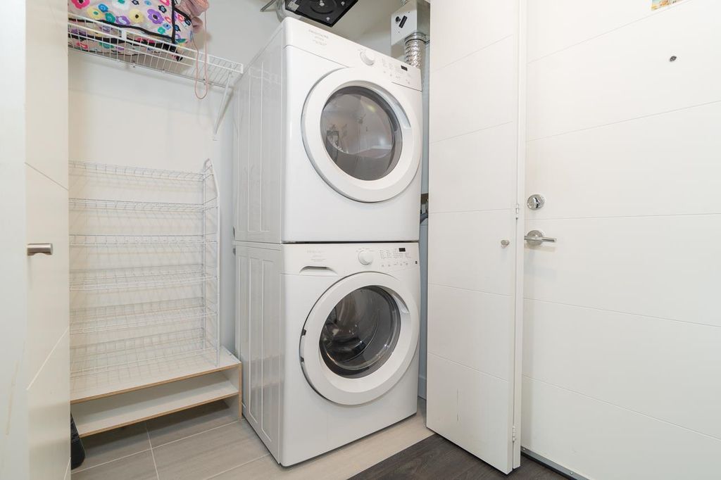 listing image 1109101852236235916