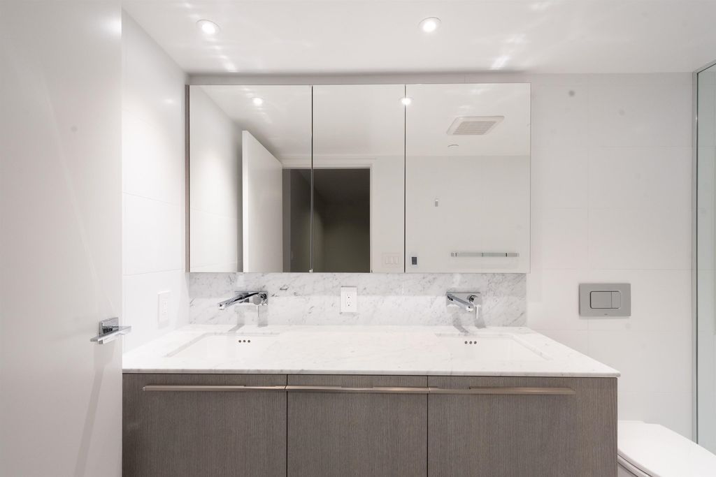 listing image 1106636341919049925