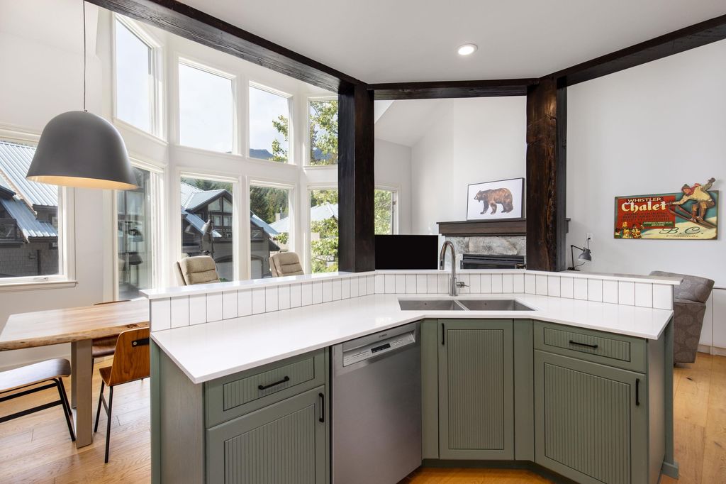 listing image 1100732848158432567