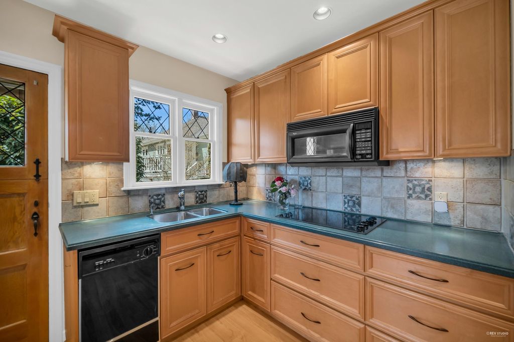 listing image 1100342300870753375