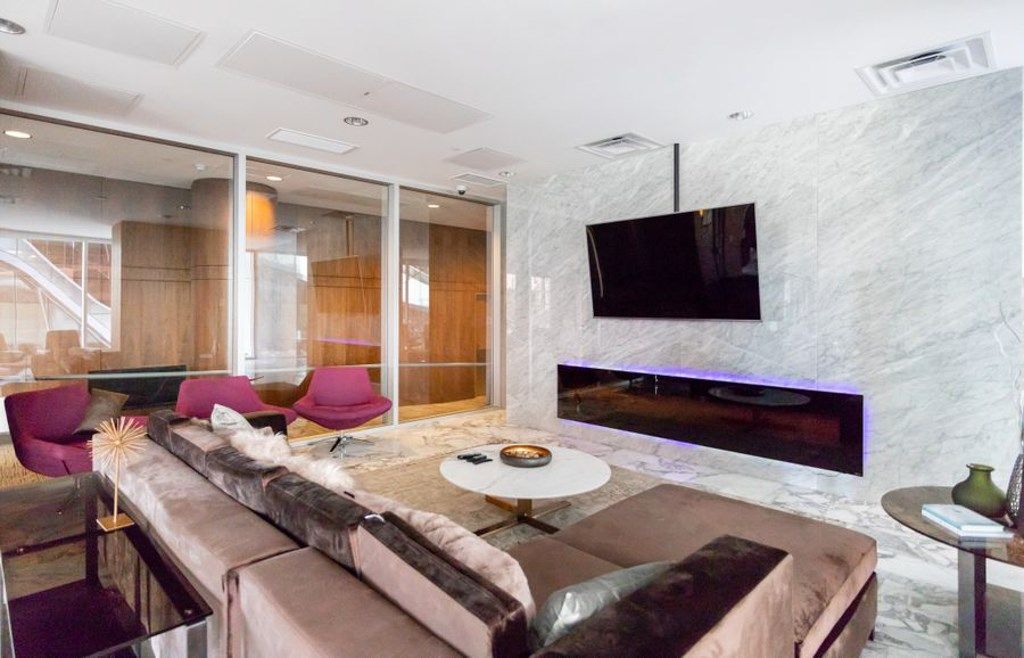 listing image 1100031296544555352