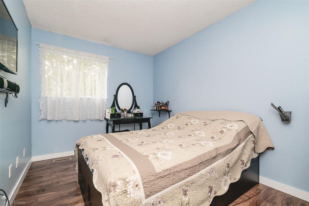 listing image 1102569276064303718