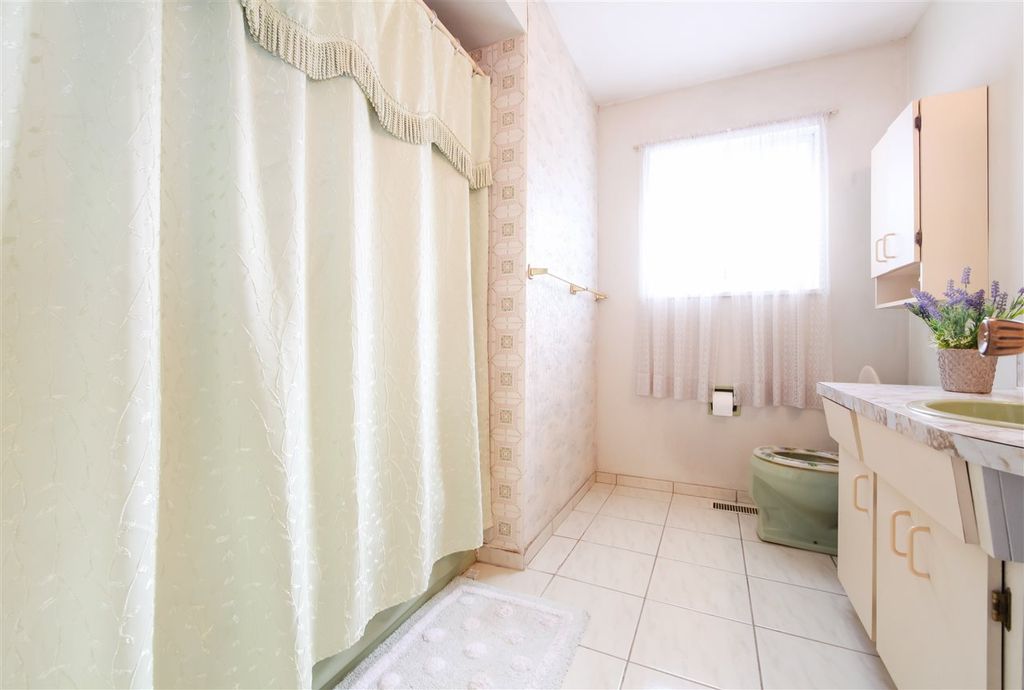 listing image 1108680970016640327