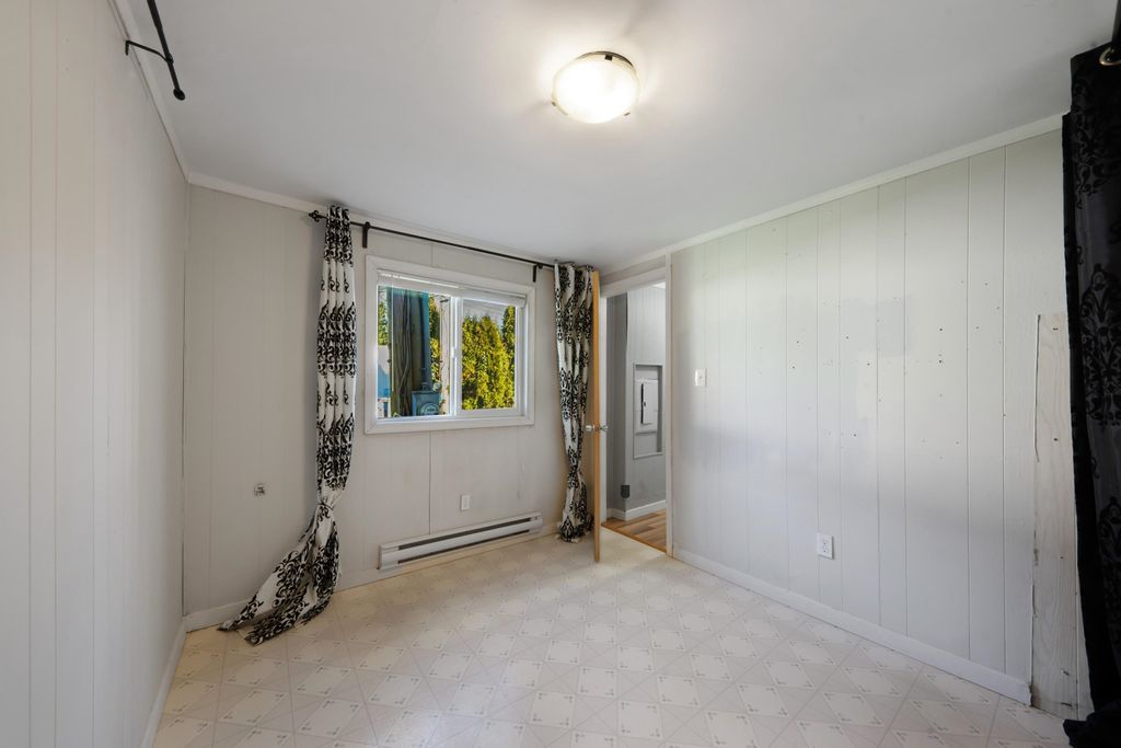 listing image 1104425773131625728