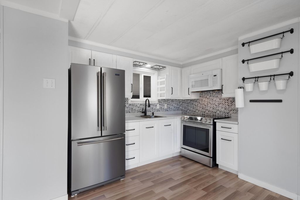 listing image 1106449422010945812