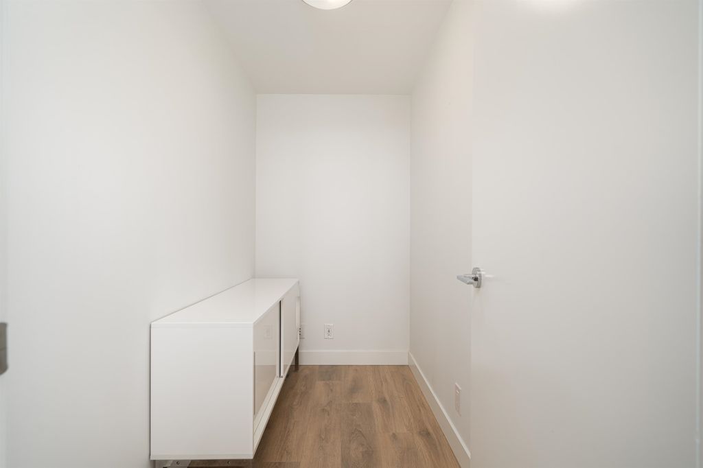 listing image 1105460464230434600