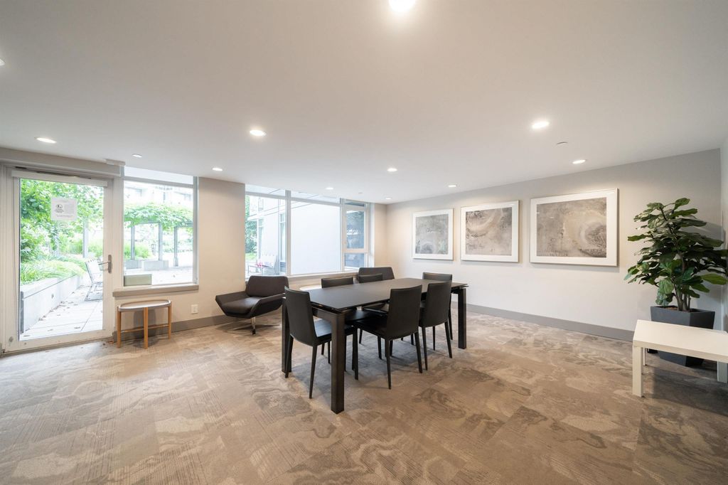 listing image 1101670421107411850
