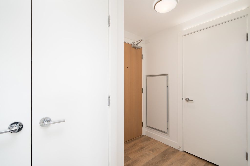 listing image 1106973552139593341