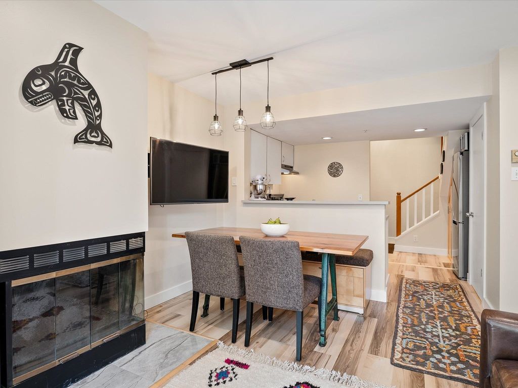 listing image 1101631292749559316