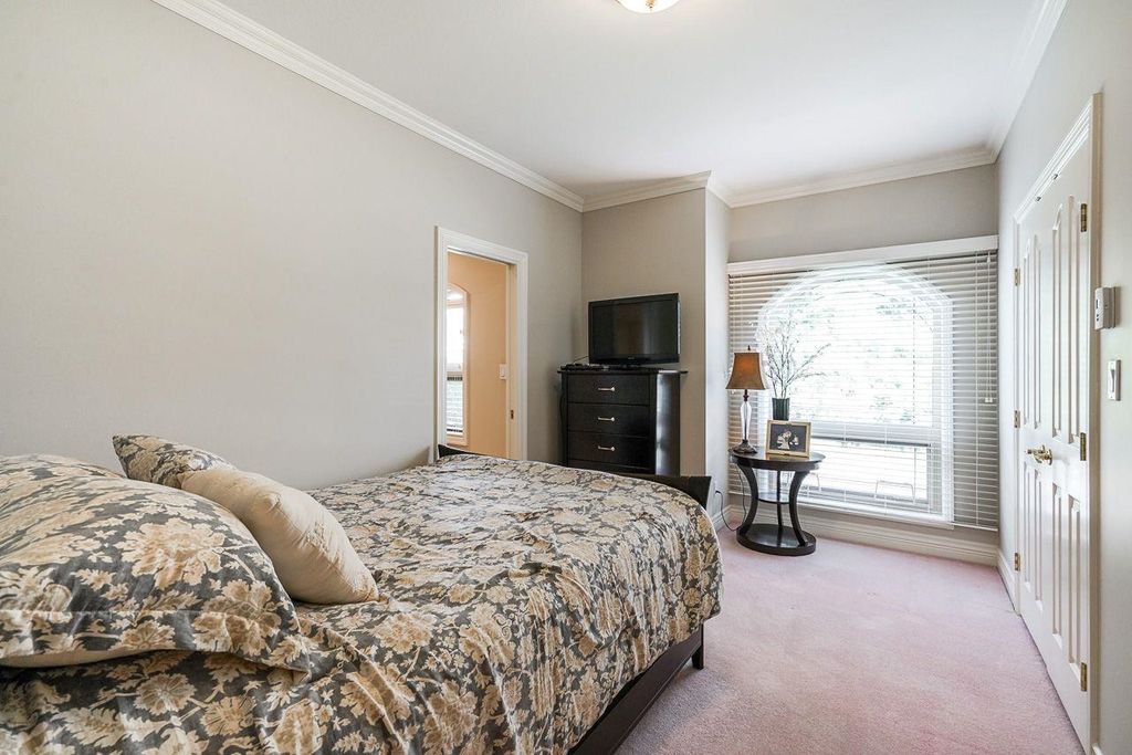 listing image 1105728967105112959