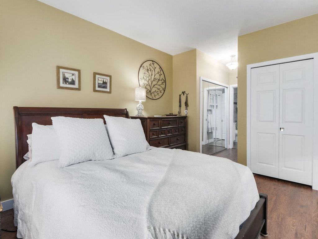 listing image 1103373429641168260