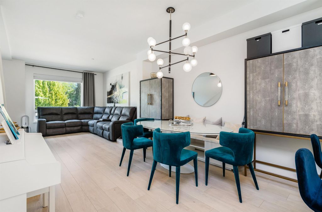 listing image 1107637963776466701