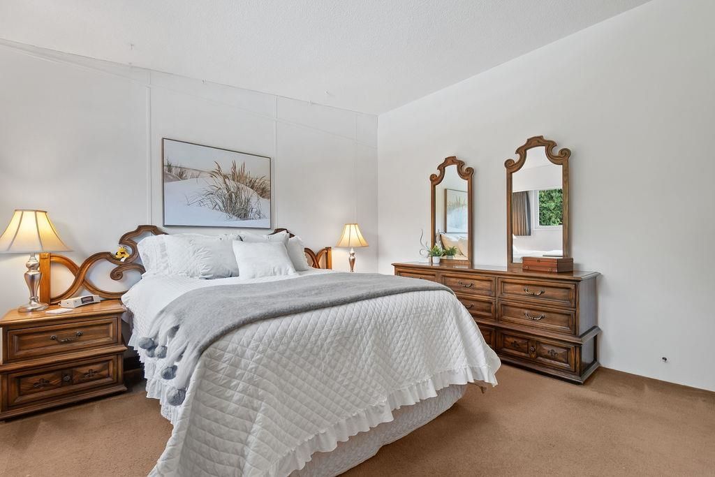 listing image 1106940619524699360