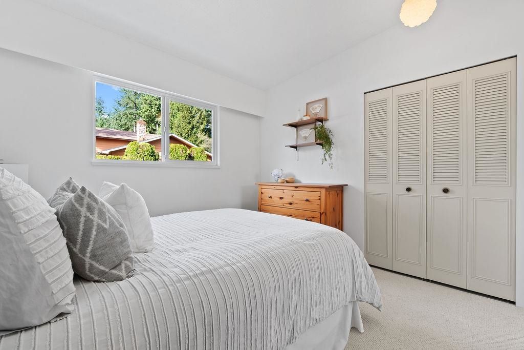 listing image 1105846996795916935