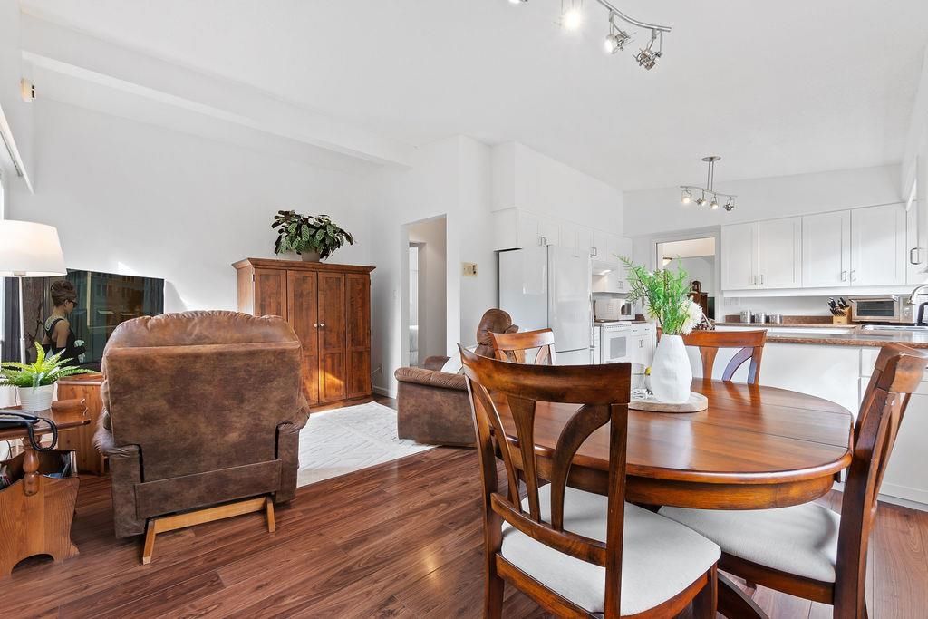 listing image 1108408820096709521