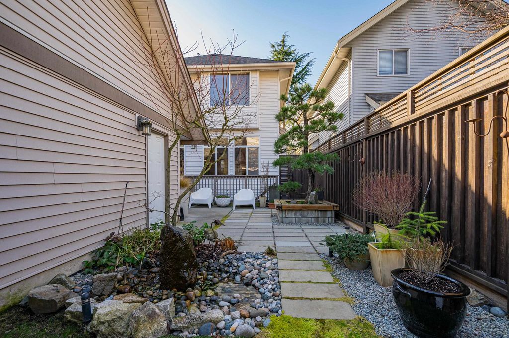 listing image 1101618142822031426