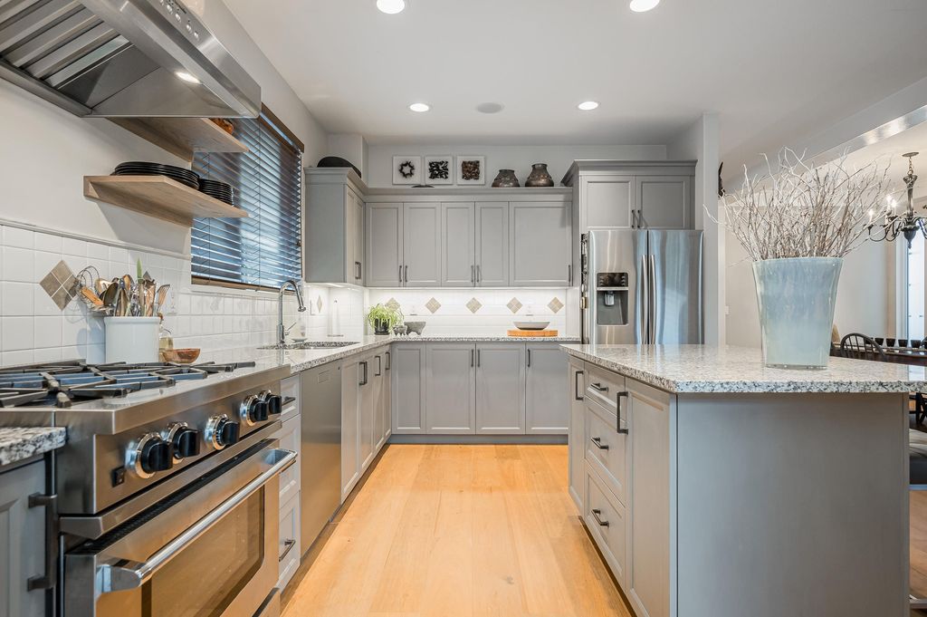 listing image 1102673191916650527