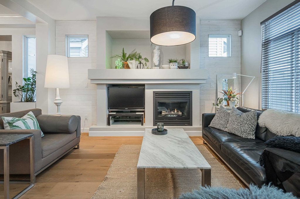 listing image 1100347641208209217