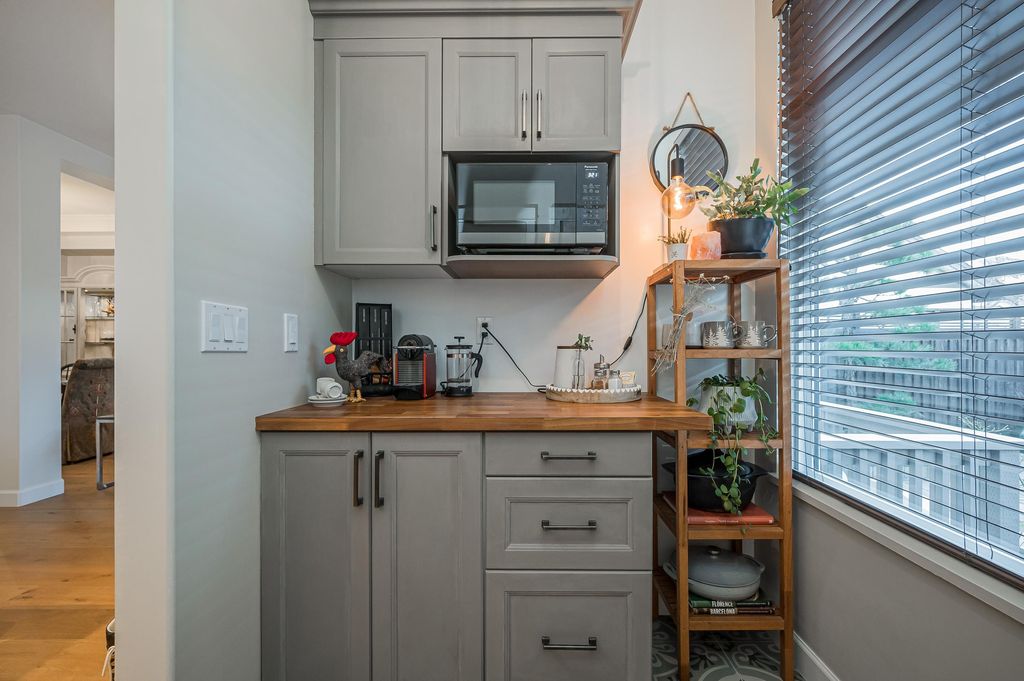 listing image 1105860711585797050