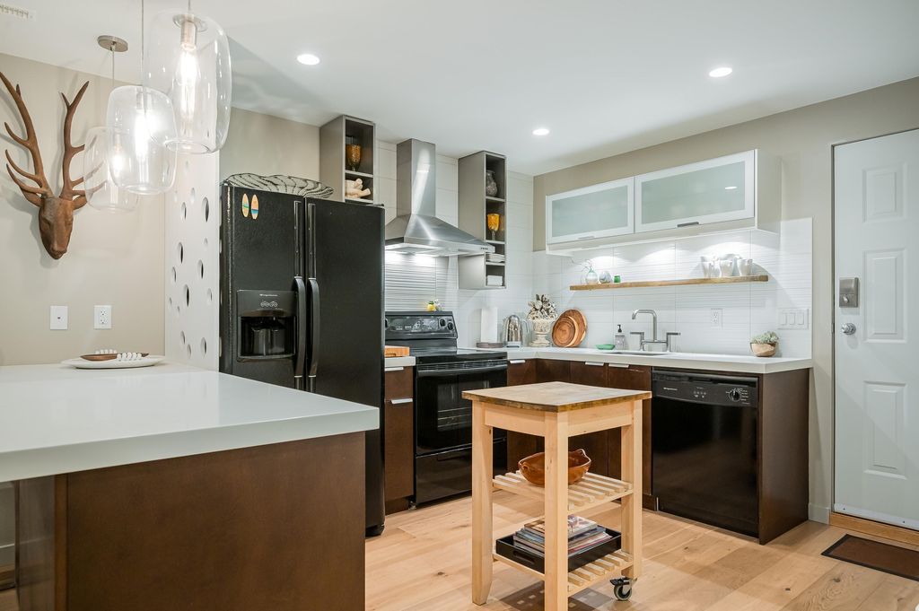 listing image 1107965714111000317