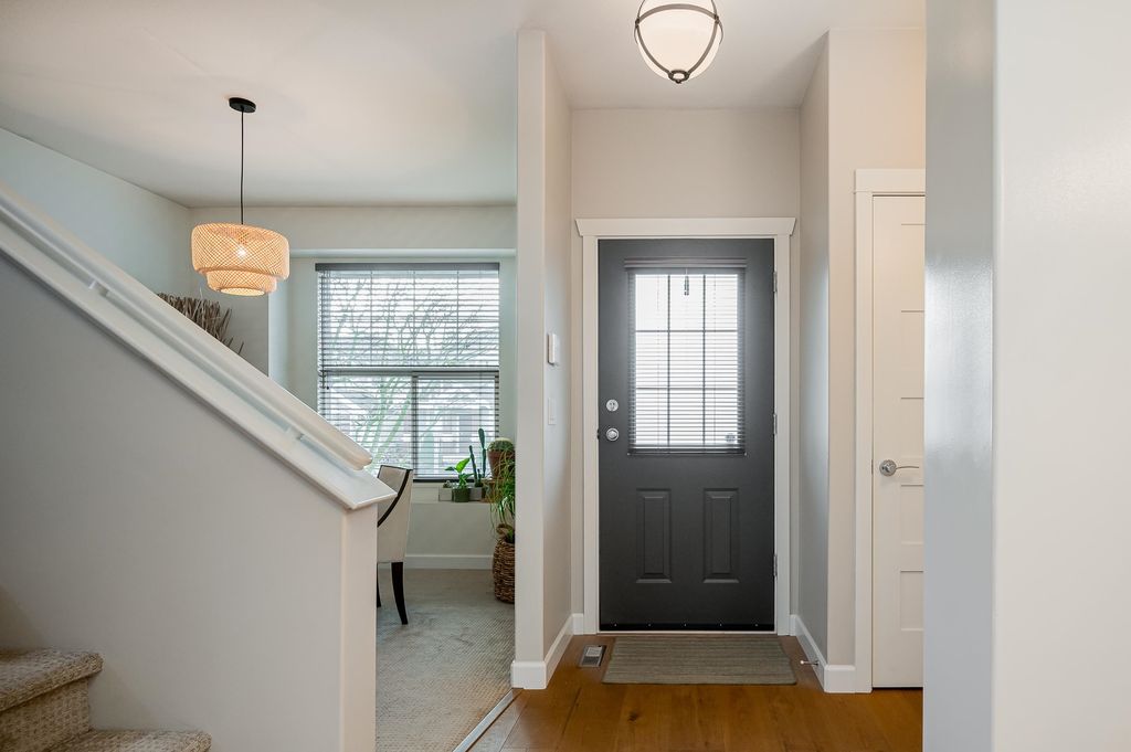 listing image 1104231993821410961