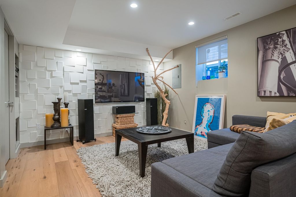 listing image 1100404893495948829