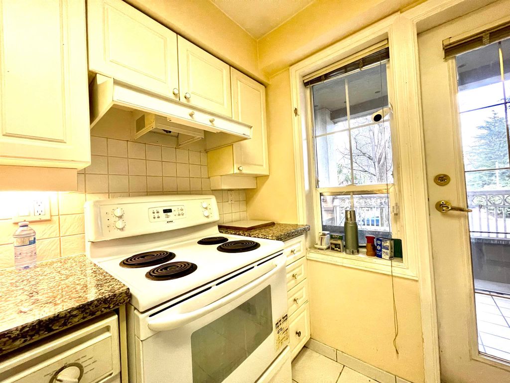 listing image 1101828226158272390