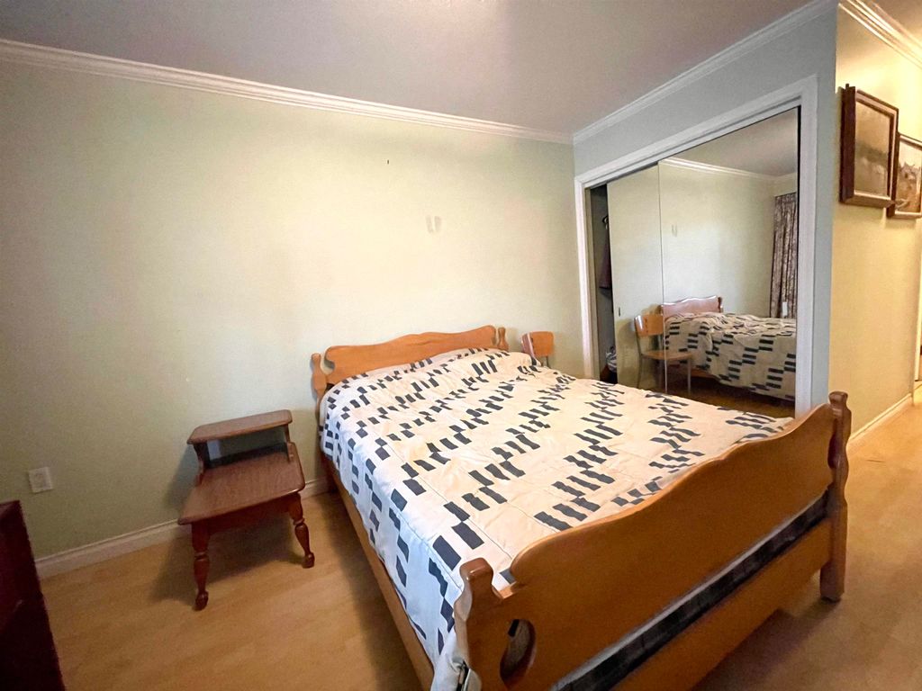 listing image 1107947075233863620