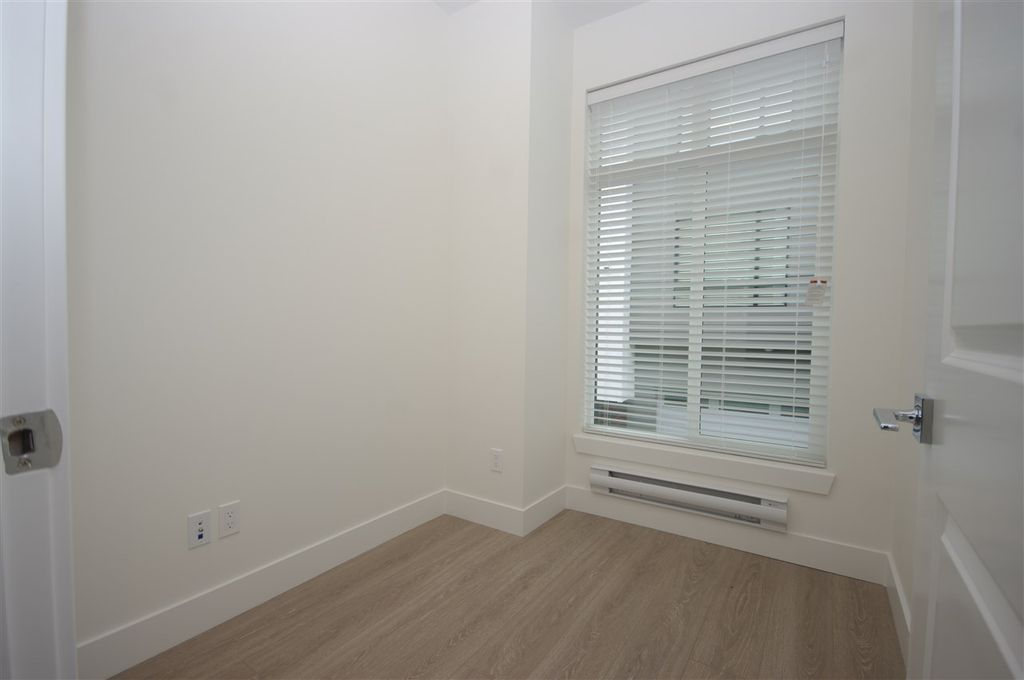 listing image 1100601843461887254
