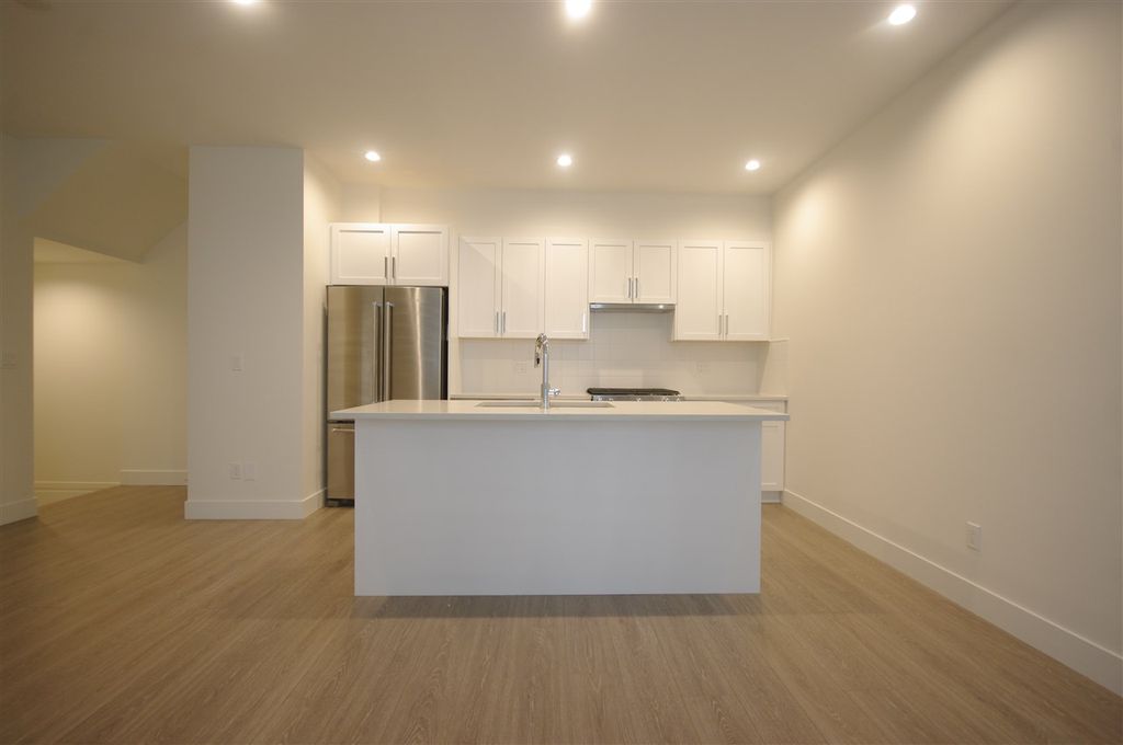 listing image 1103103522747203404